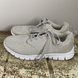 In Side Silver Sneakers